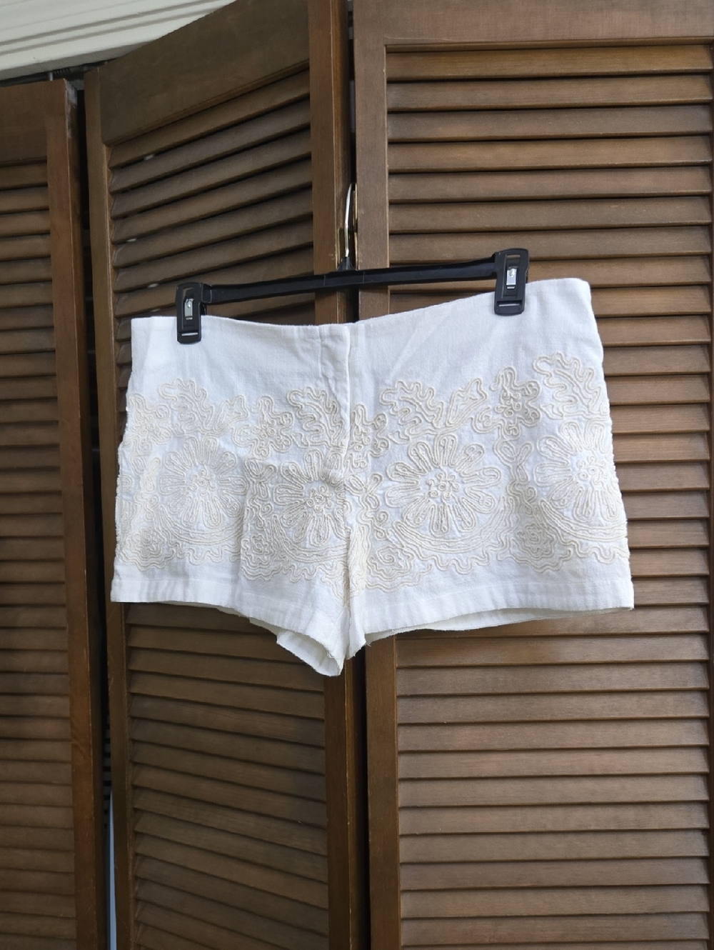 Chelsea & Violet White Embroidered Women's Shorts